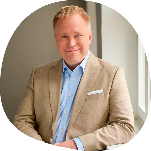 Ryhmä terveydenhuollon ja tekniikan ammattilaisia, jotka ovat olleet tekemässä palvelua.